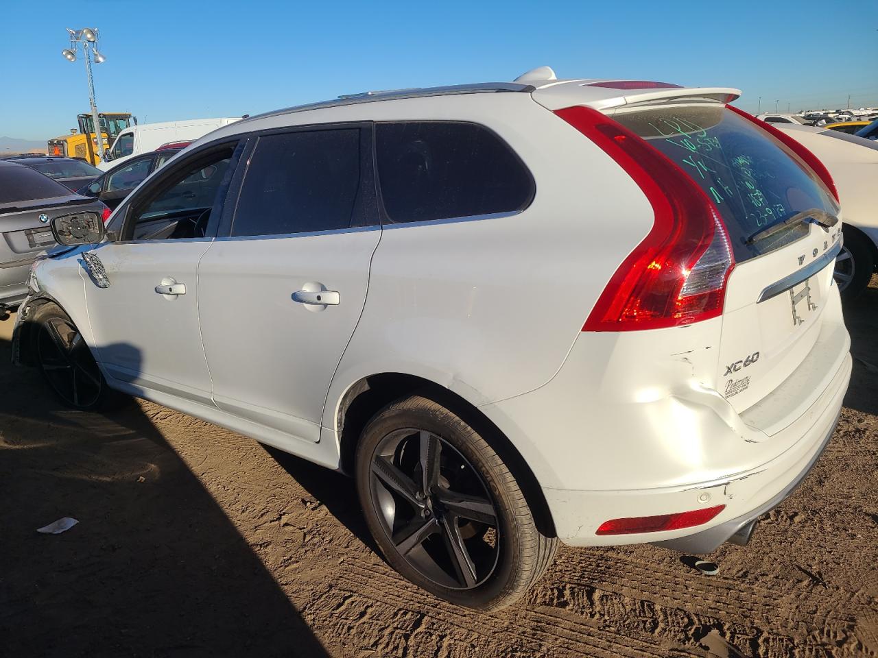 Изображение 2 2015 VOLVO XC60 T6 R-DESIGN PREMIER PLUS 2015 с VIN YV4902RG0F2584879
