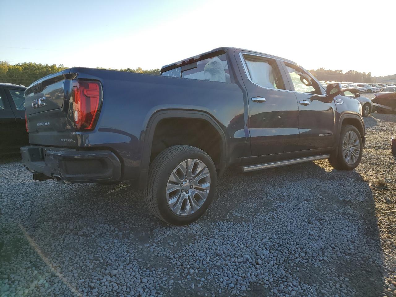 Изображение 3 2022 GMC SIERRA LIMITED K1500 DENALI 2022 с VIN 1GTU9FEL9NZ182345