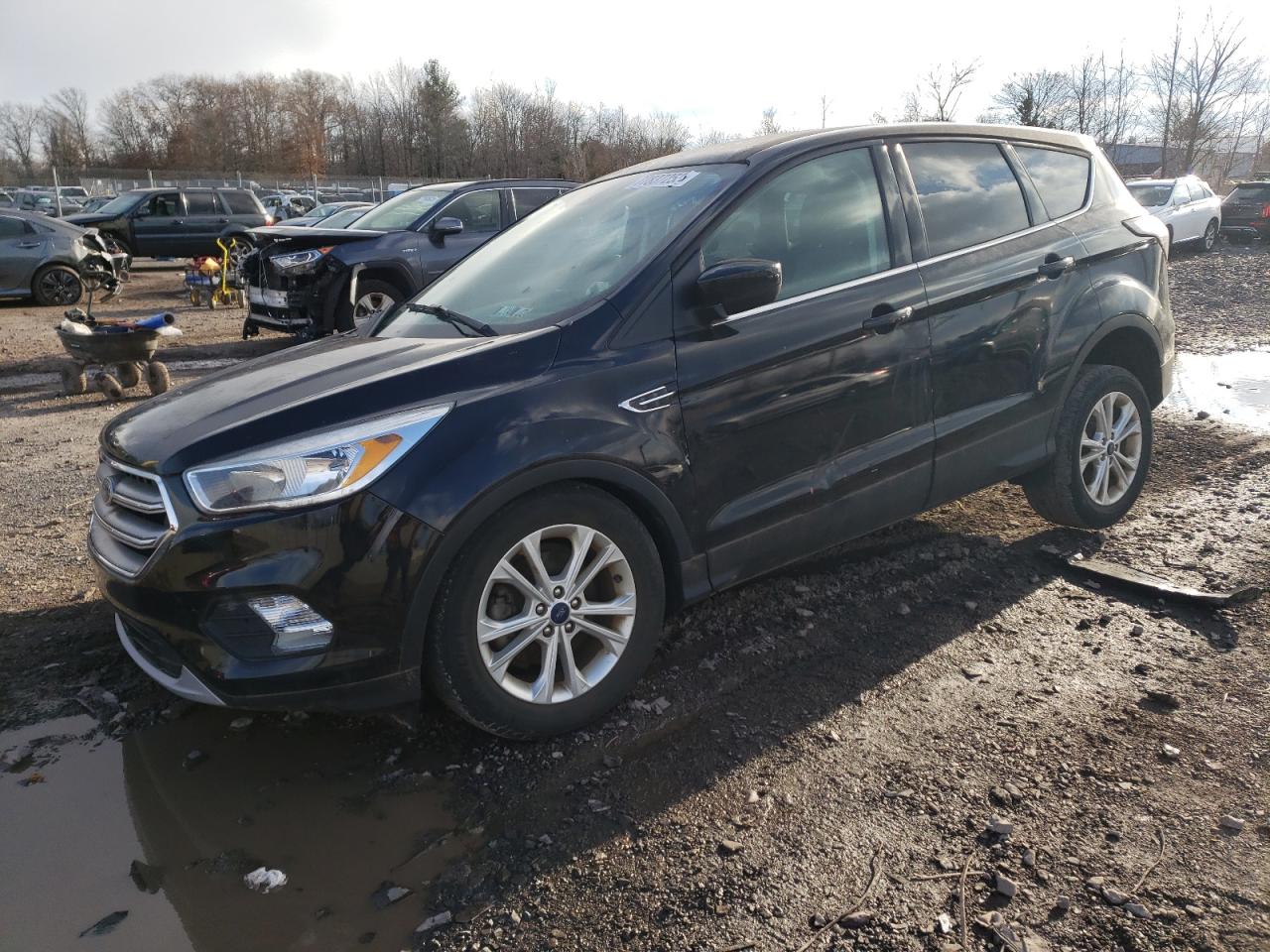 Image 1 of 2017 FORD ESCAPE SE 2017 with VIN 1FMCU0GD2HUD48182