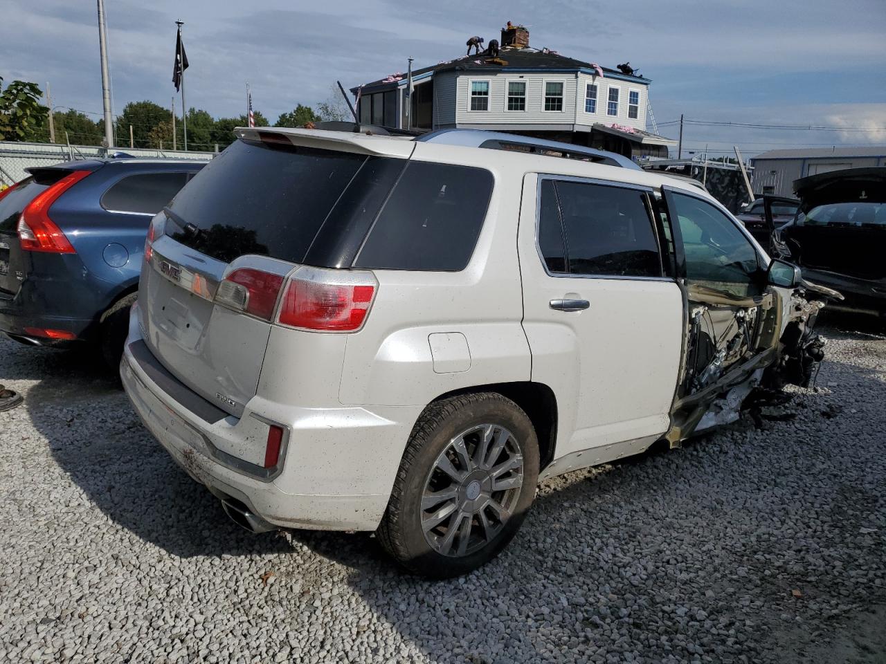 Изображение 3 2017 GMC TERRAIN DENALI 2017 с VIN 2GKFLVE38H6177906