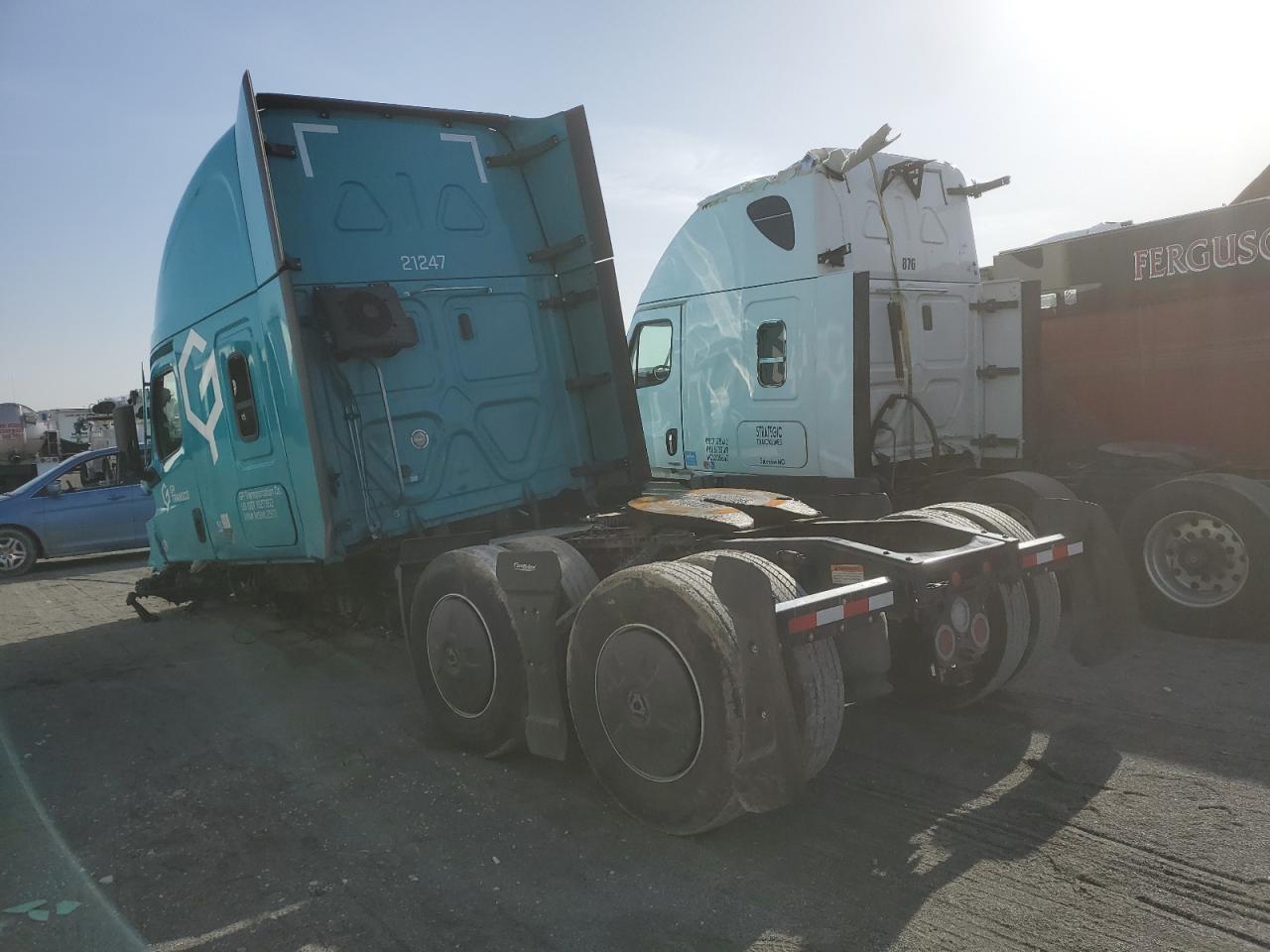 Image 3 of 2021 FREIGHTLINER CASCADIA 126  2021 with VIN 3AKJHHDR6MSML2517