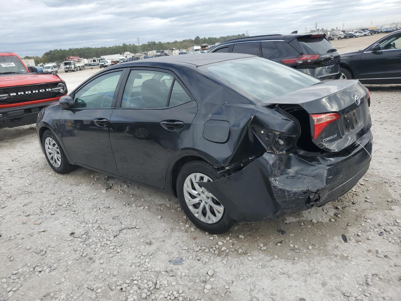 Image 2 of 2019 TOYOTA COROLLA L 2019 with VIN 5YFBURHE0KP897234