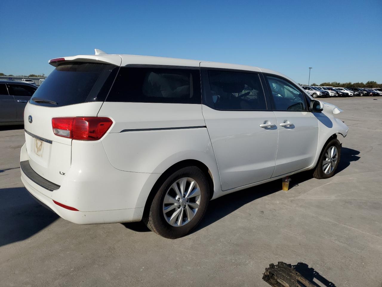 Изображение 3 2017 KIA SEDONA LX 2017 с VIN KNDMB5C1XH6225533