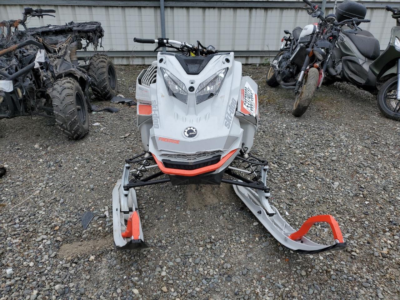 Obraz 2 z 2021 BOMBARDIER SNOWMOBILE 2021 z VIN 2BPSVEMA1MV000053