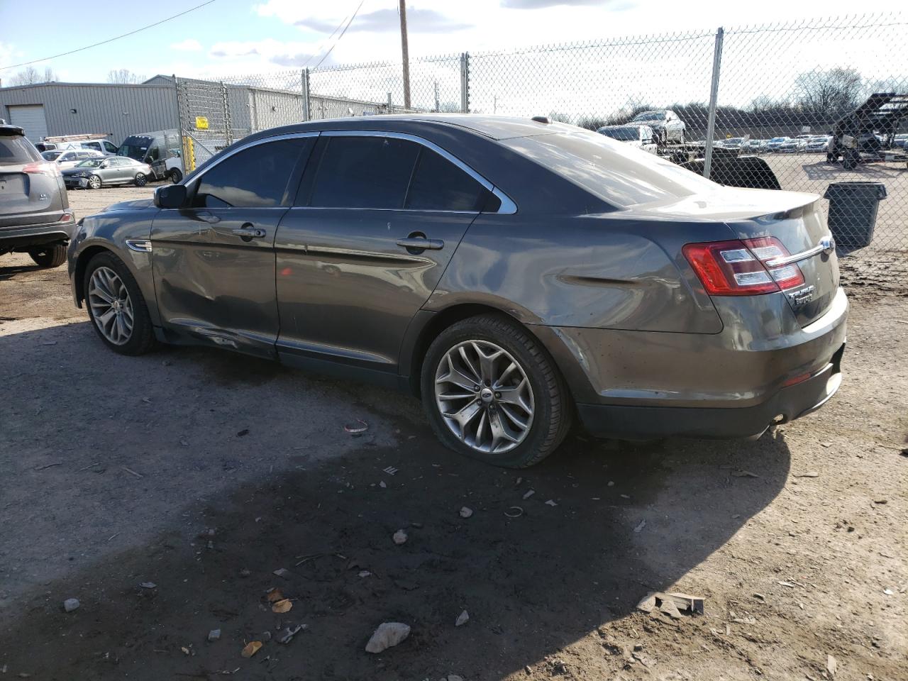 Изображение 2 2015 FORD TAURUS LIMITED 2015 с VIN 1FAHP2F81FG165553