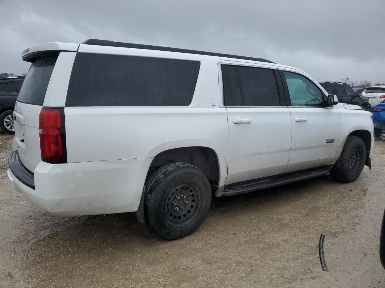 Obraz 3 z 2016 CHEVROLET SUBURBAN C1500 LT 2016 z VIN 1GNSCHKC2GR119302