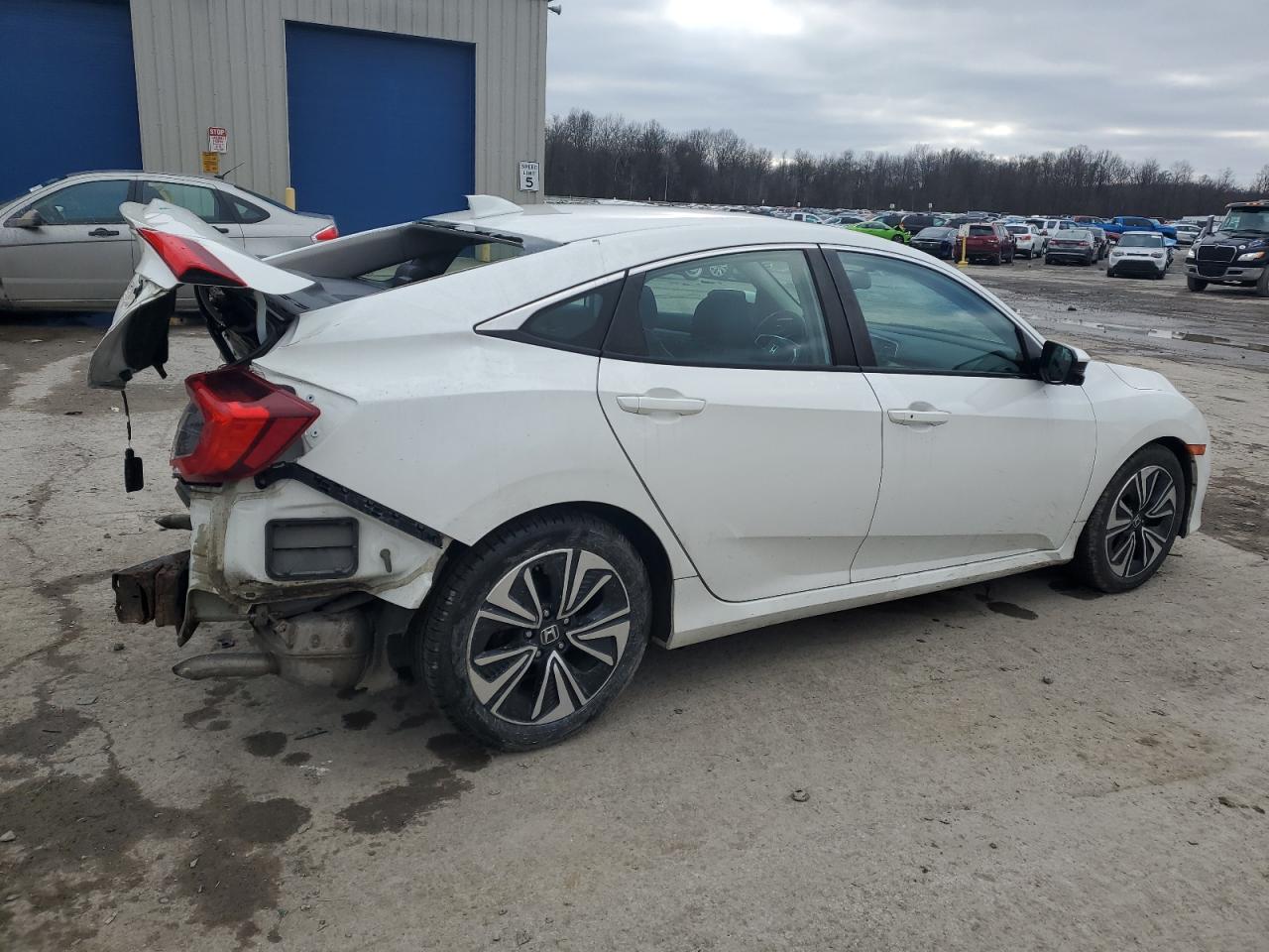Image 3 of 2016 HONDA CIVIC EXL 2016 with VIN 2HGFC1F72GH649642