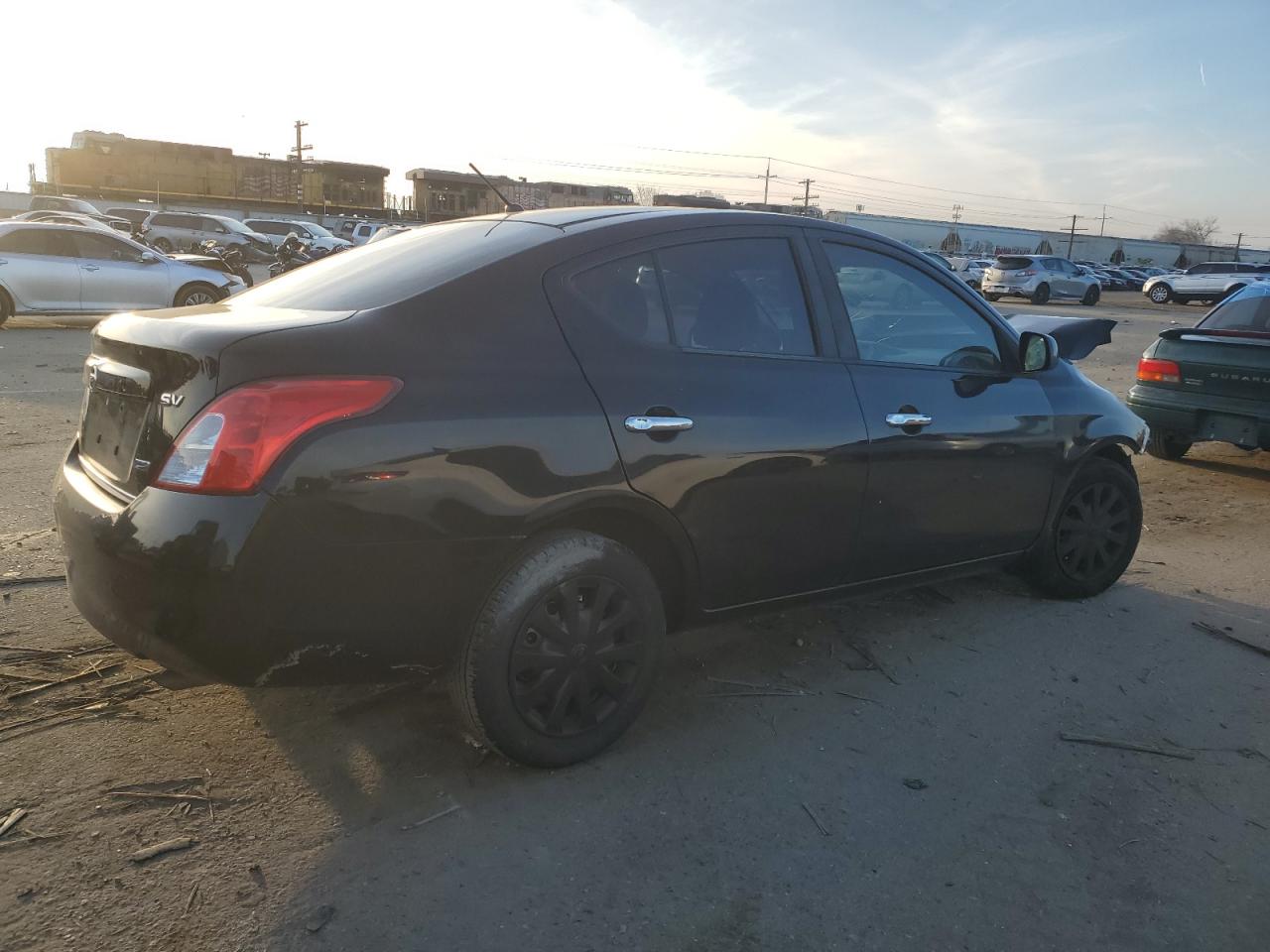 Obraz 3 z 2012 NISSAN VERSA S 2012 z VIN 3N1CN7AP1CL925383