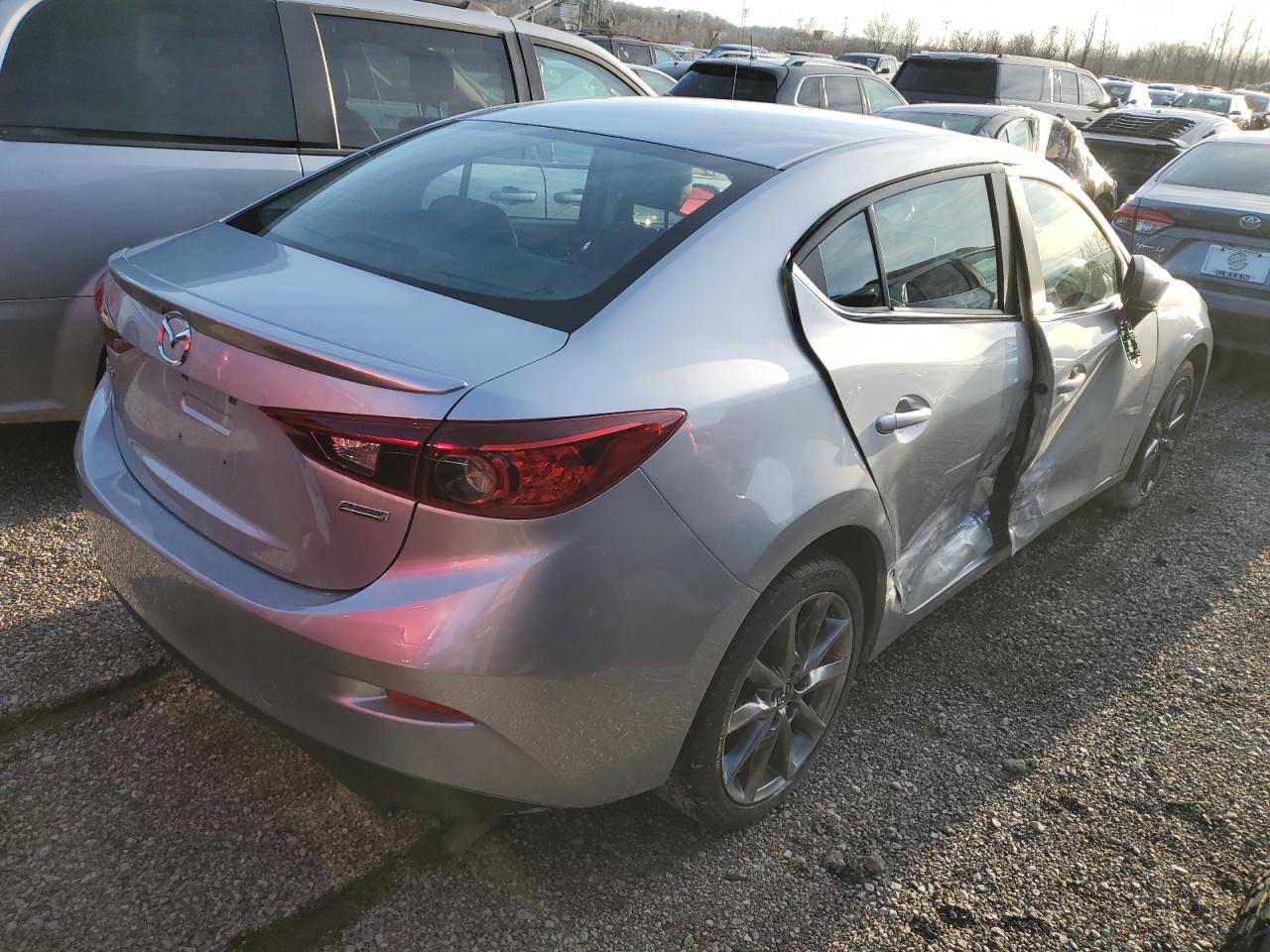 Obraz 3 z 2018 MAZDA 3 TOURING 2018 z VIN 3MZBN1V38JM215124
