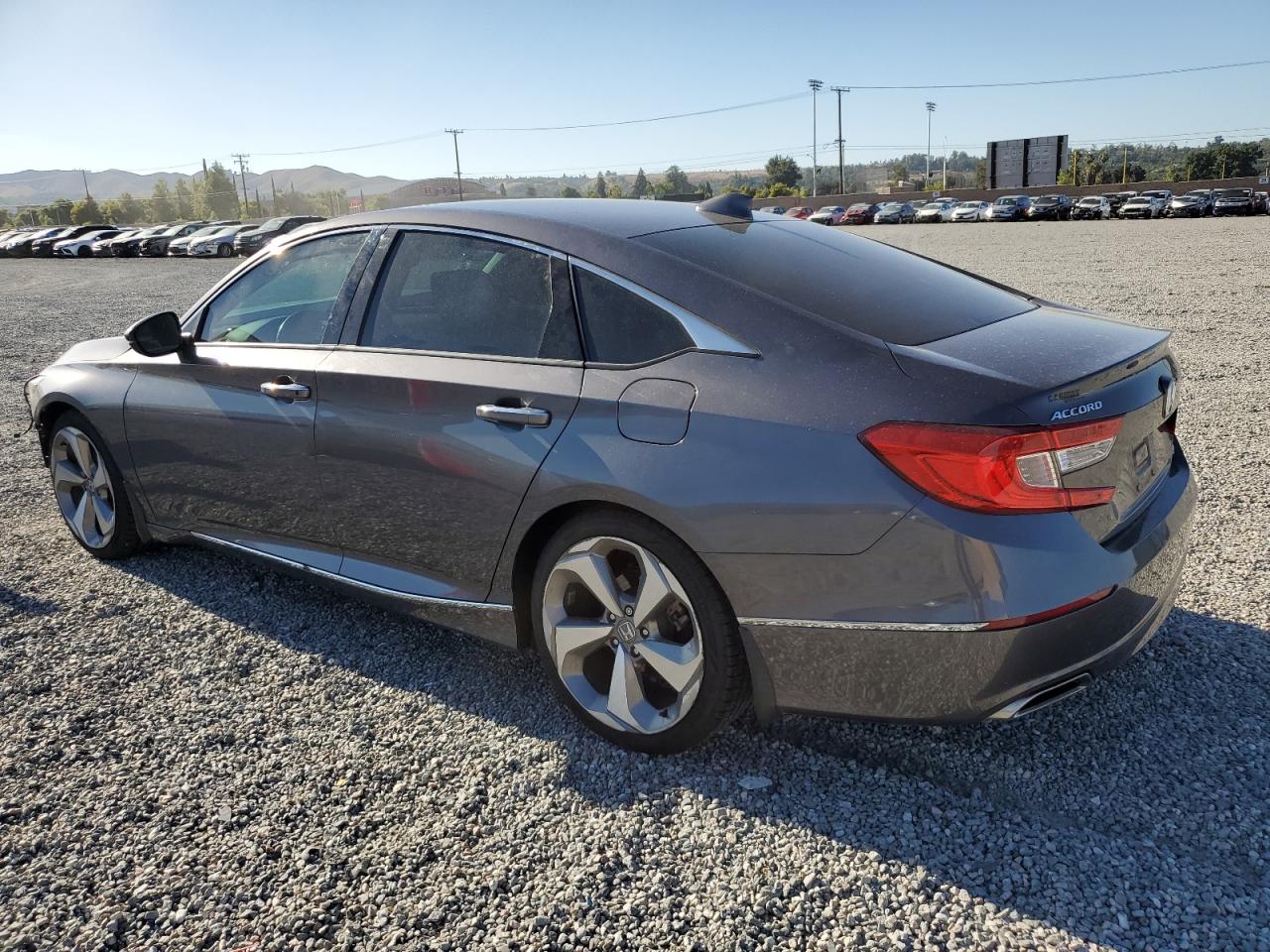 Obraz 2 z 2018 HONDA ACCORD TOURING 2018 z VIN 1HGCV1F99JA011943