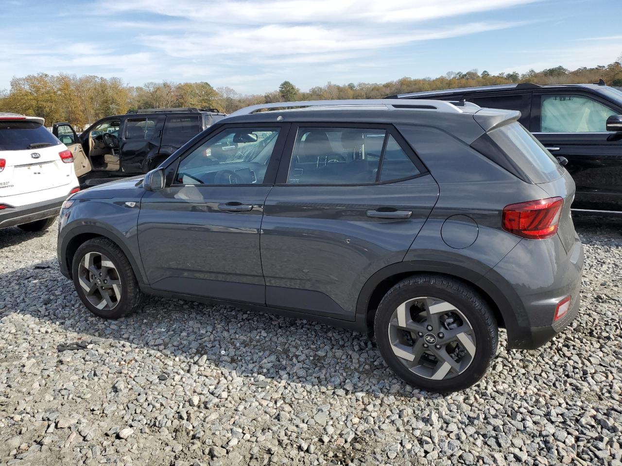 Изображение 2 2023 HYUNDAI VENUE SEL 2023 с VIN KMHRC8A34PU266013
