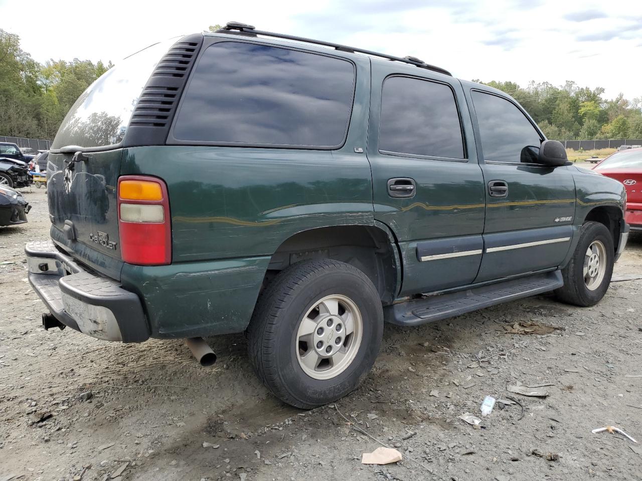 Image 3 of 2001 CHEVROLET TAHOE K1500 2001 with VIN 1GNEK13T31J140705