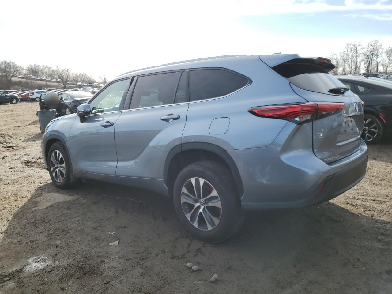 Image 2 of 2022 TOYOTA HIGHLANDER XLE 2022 with VIN 5TDGZRAHXNS128845