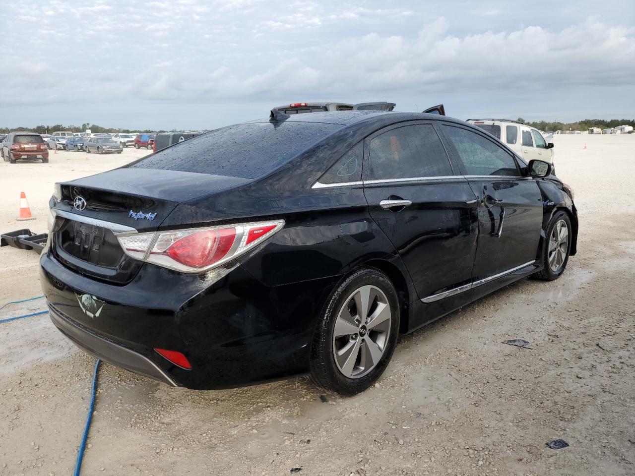 Image 3 of 2012 HYUNDAI SONATA HYBRID 2012 with VIN KMHEC4A41CA054245