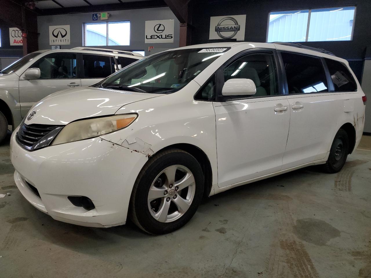 Image 1 of 2013 TOYOTA SIENNA LE 2013 with VIN 5TDKK3DCXDS375664