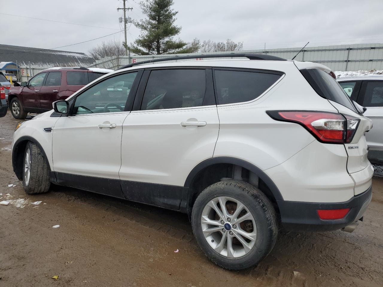 Image 2 of 2017 FORD ESCAPE SE 2017 with VIN 1FMCU9G94HUB59551