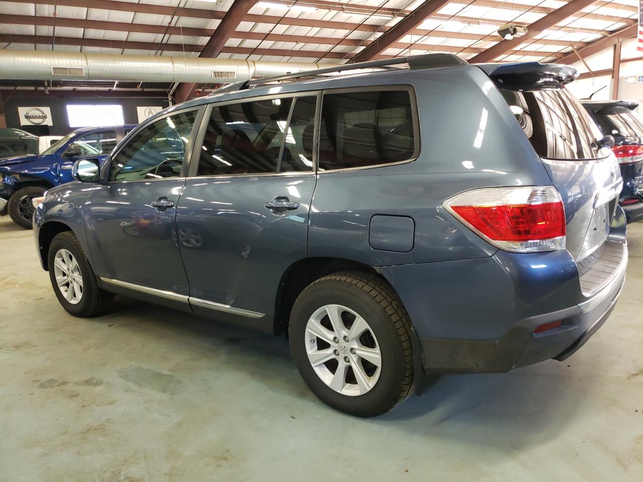 Изображение 2 2012 TOYOTA HIGHLANDER BASE 2012 с VIN 5TDBK3EH6CS096026