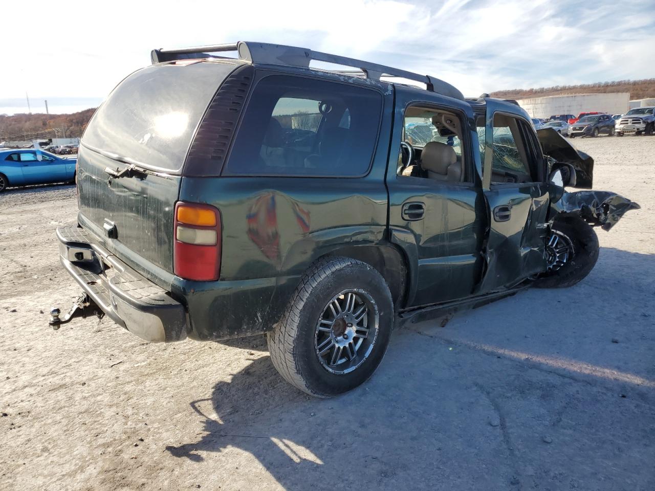 Image 3 of 2004 CHEVROLET TAHOE K1500 2004 with VIN 1GNEK13Z94R203476