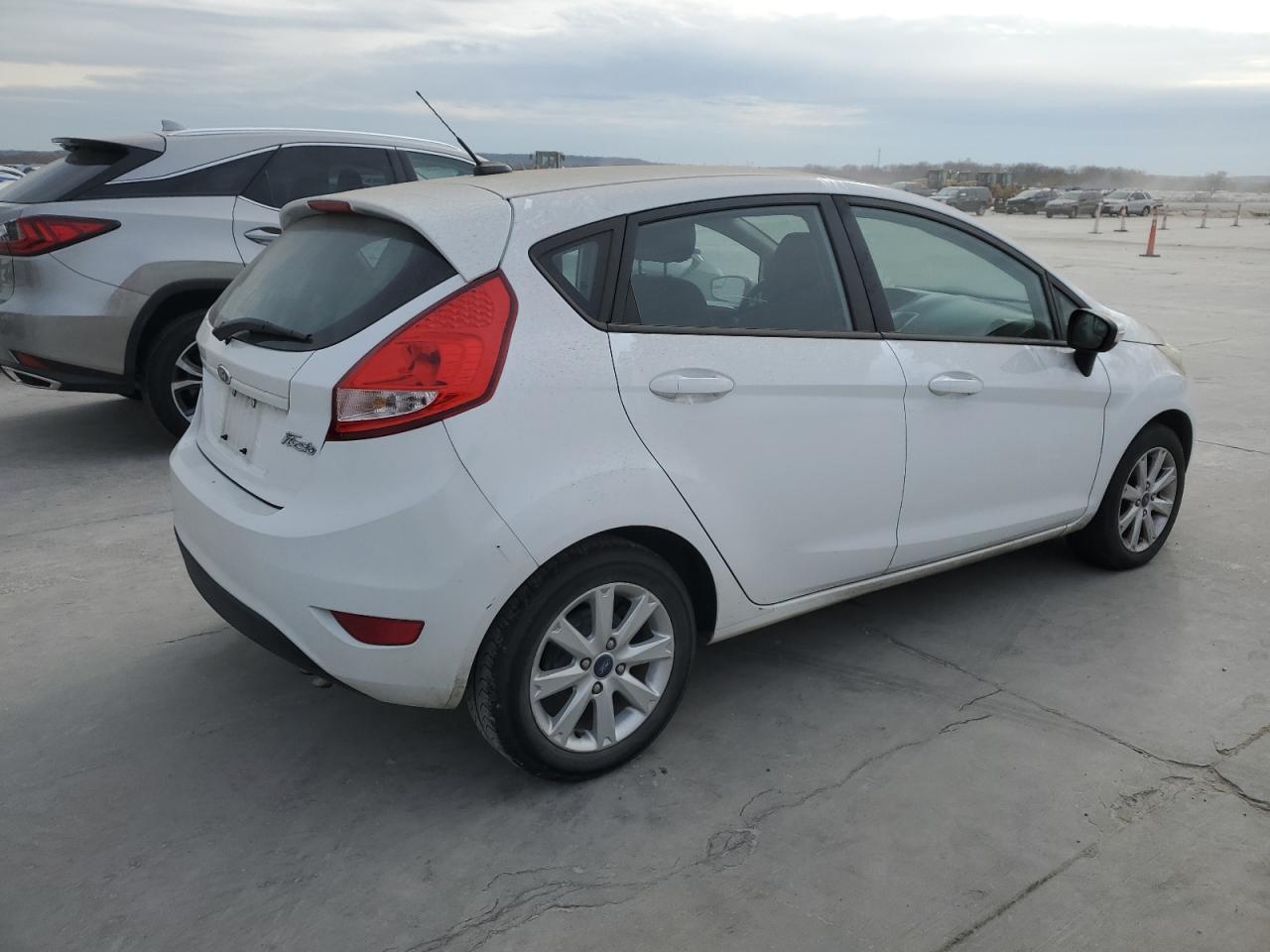 Изображение 3 2013 FORD FIESTA SE 2013 с VIN 3FADP4EJ8DM119333