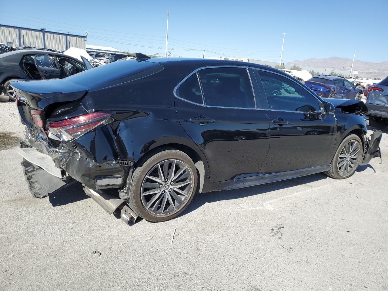 Obraz 3 z 2022 TOYOTA CAMRY SE 2022 z VIN 4T1G11AK1NU068966