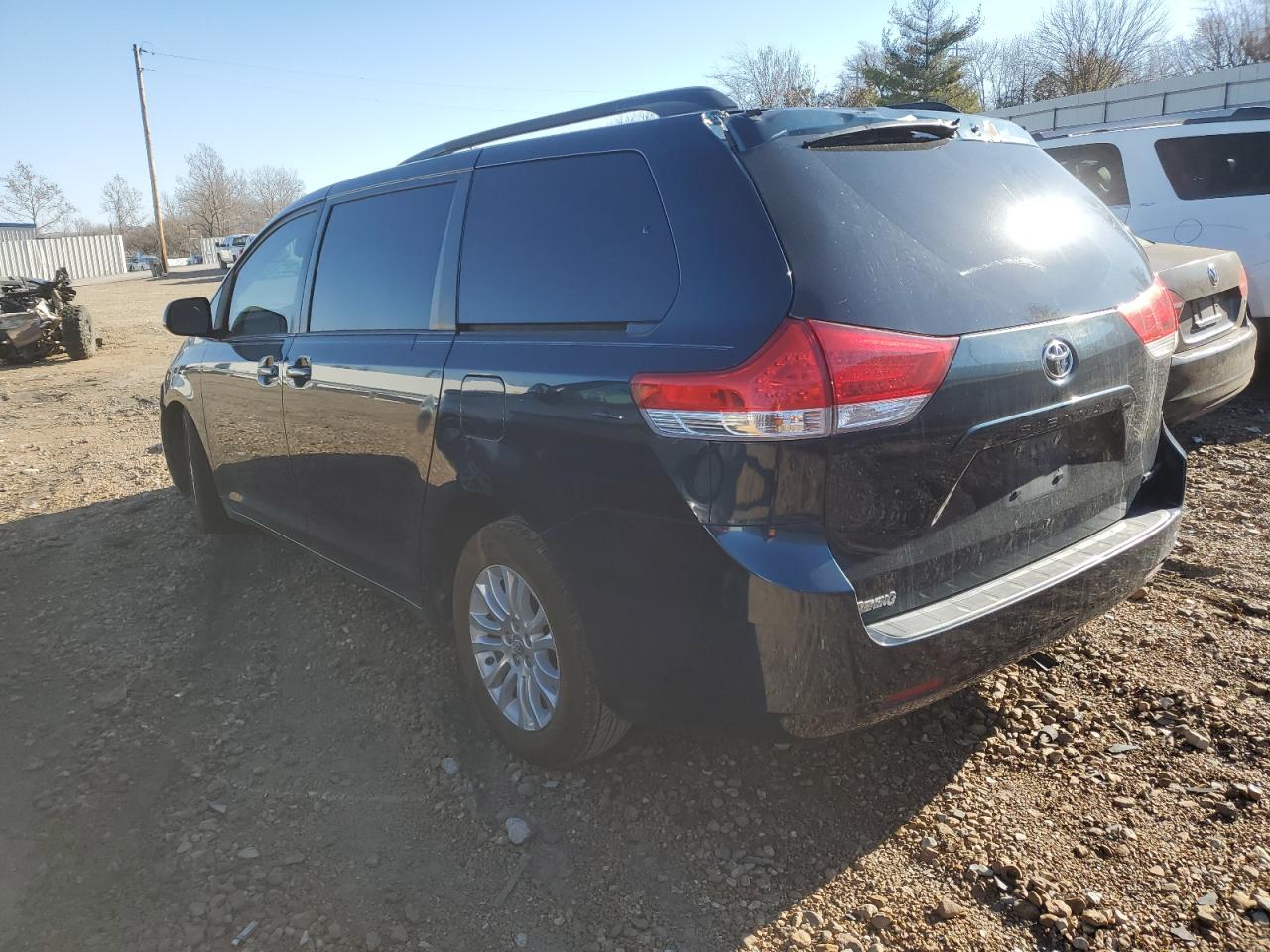 Image 2 of 2011 TOYOTA SIENNA XLE 2011 with VIN 5TDYK3DC3BS161252