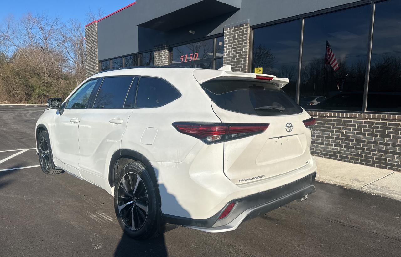 Image 3 of 2021 TOYOTA HIGHLANDER XSE 2021 with VIN 5TDLZRAH6MS064297