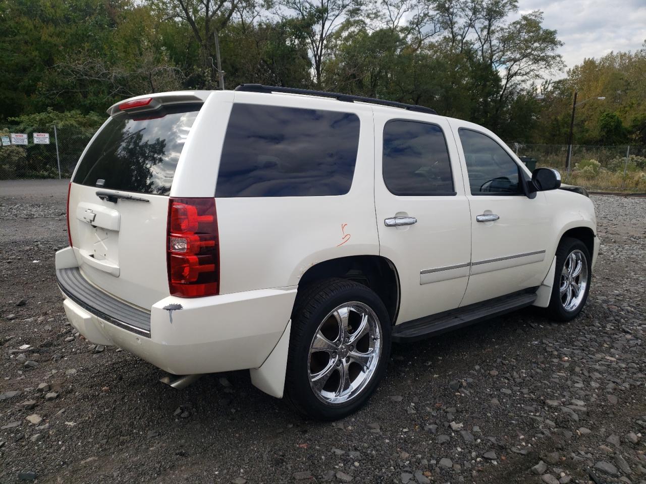 Изображение 3 2010 CHEVROLET TAHOE K1500 LTZ 2010 с VIN 1GNUKCE04AR102704