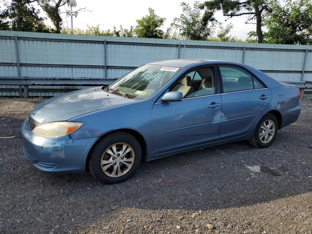 Obraz 1 z 2004 TOYOTA CAMRY LE 2004 z VIN 4T1BF32K64U589749