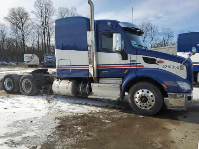 Image 1 of 2015 Peterbilt 579 2015 with VIN 1XPBDP9X8FD261799