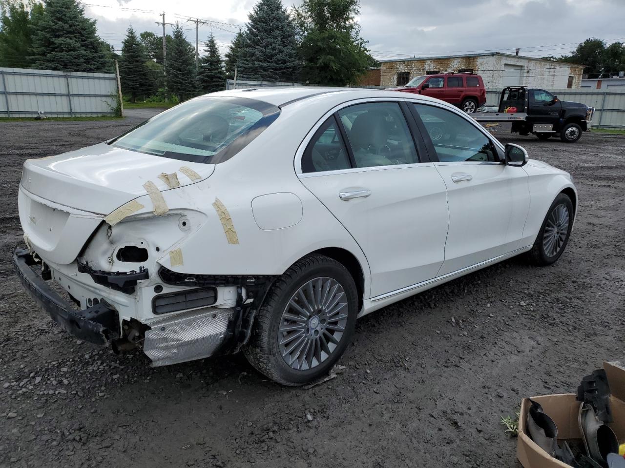 Image 3 of 2015 MERCEDES-BENZ C 300 4MATIC 2015 with VIN 55SWF4KB3FU016250