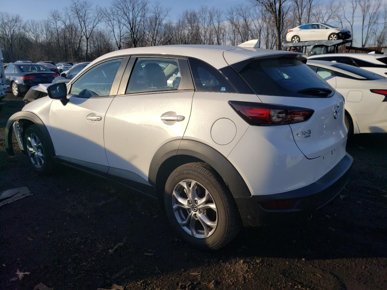 Obraz 2 z 2021 MAZDA CX-3 SPORT 2021 z VIN JM1DKFB77M1507227