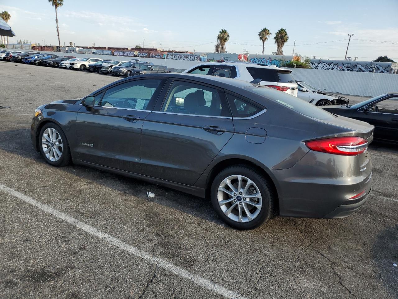 Image 2 of 2019 FORD FUSION SE 2019 with VIN 3FA6P0LU9KR200520