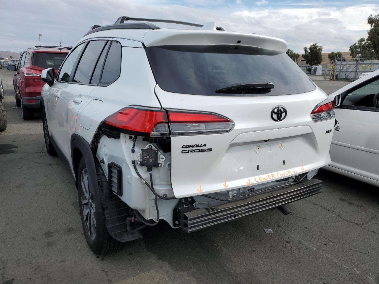 Изображение 2 2022 TOYOTA COROLLA CROSS XLE 2022 с VIN 7MUDAAAG1NV032059