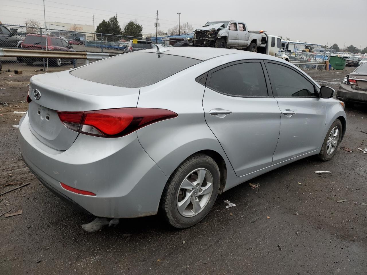 Image 3 of 2014 HYUNDAI ELANTRA SE 2014 with VIN 5NPDH4AE1EH521718