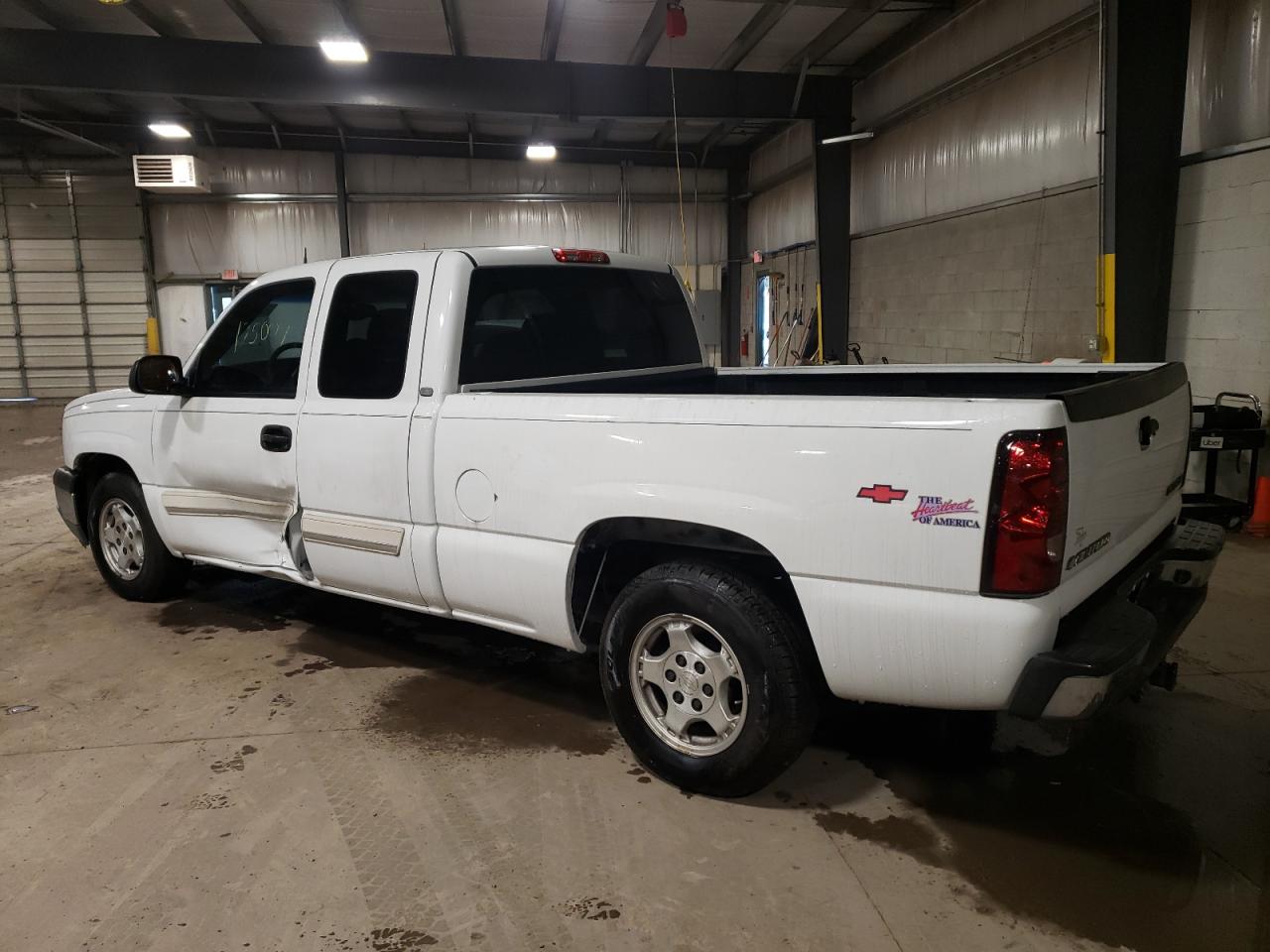 Image 2 of 2005 CHEVROLET SILVERADO C1500 2005 with VIN 1GCEC19T45Z129555
