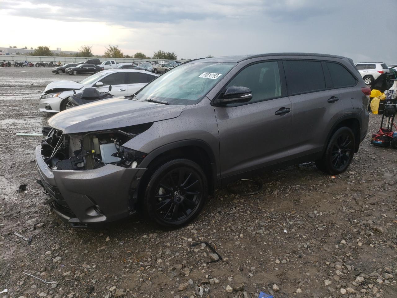 Image 1 of 2019 TOYOTA HIGHLANDER SE 2019 with VIN 5TDJZRFH6KS977932