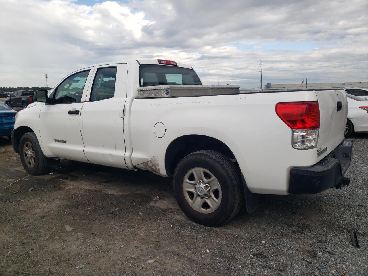 Image 2 of 2013 TOYOTA TUNDRA DOUBLE CAB SR5 2013 with VIN 5TFRU5F13DX029160