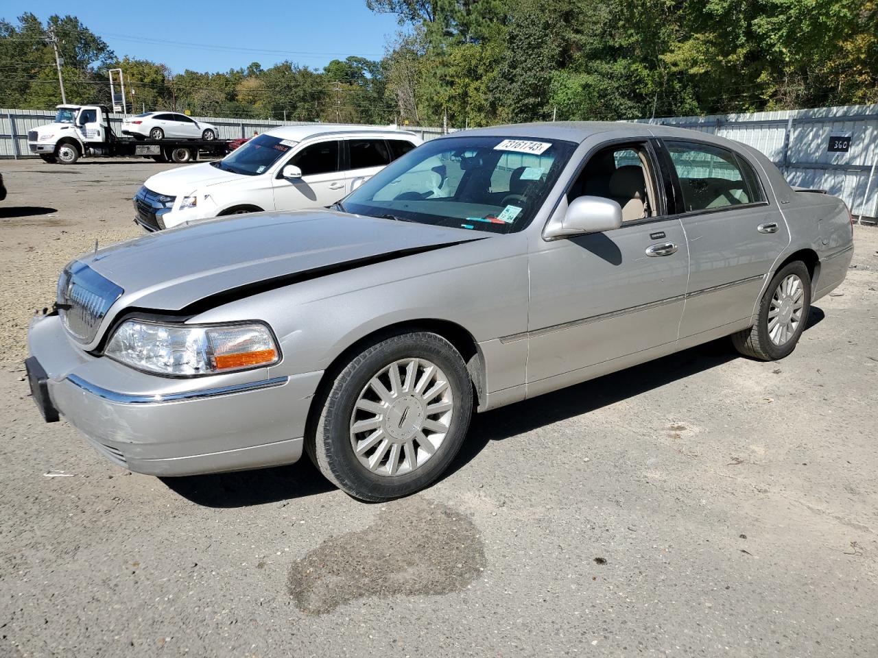 Obraz 1 z 2004 LINCOLN TOWN CAR EXECUTIVE 2004 z VIN 1LNHM81W64Y640659