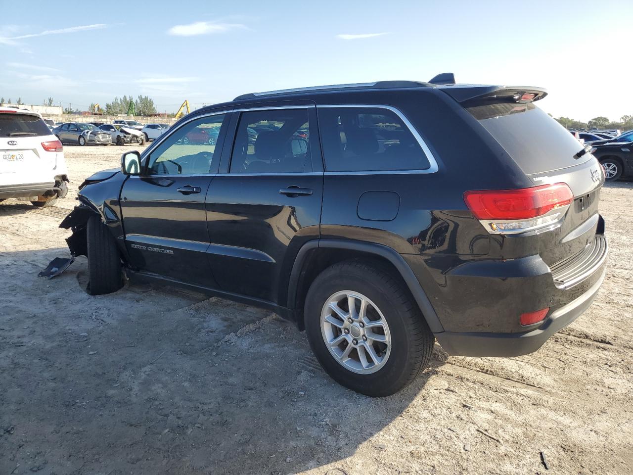 Изображение 2 2019 JEEP GRAND CHEROKEE LAREDO 2019 с VIN 1C4RJEAG0KC710577
