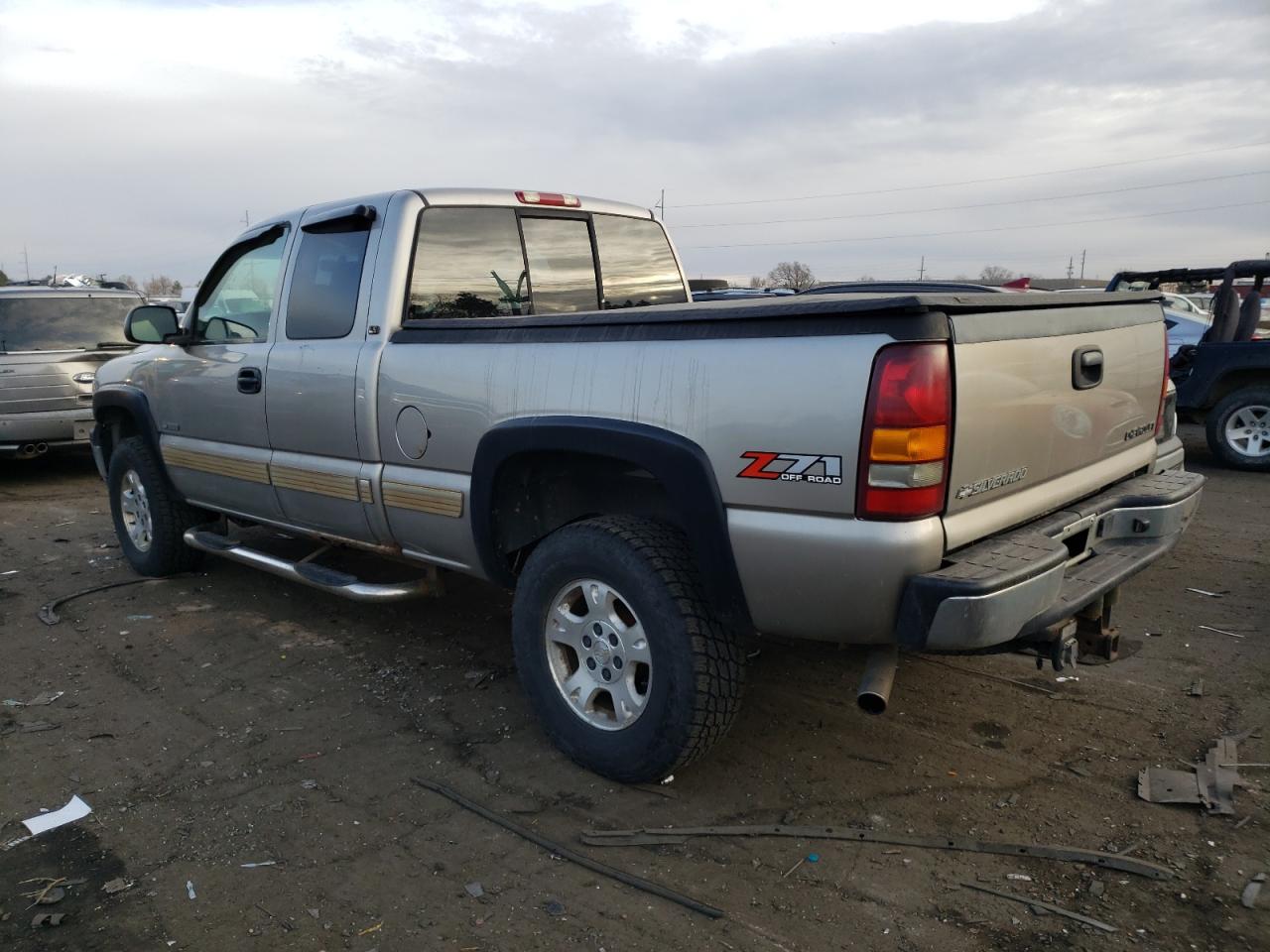 Image 2 of 2002 CHEVROLET SILVERADO K1500 2002 with VIN 2GCEK19T021307615