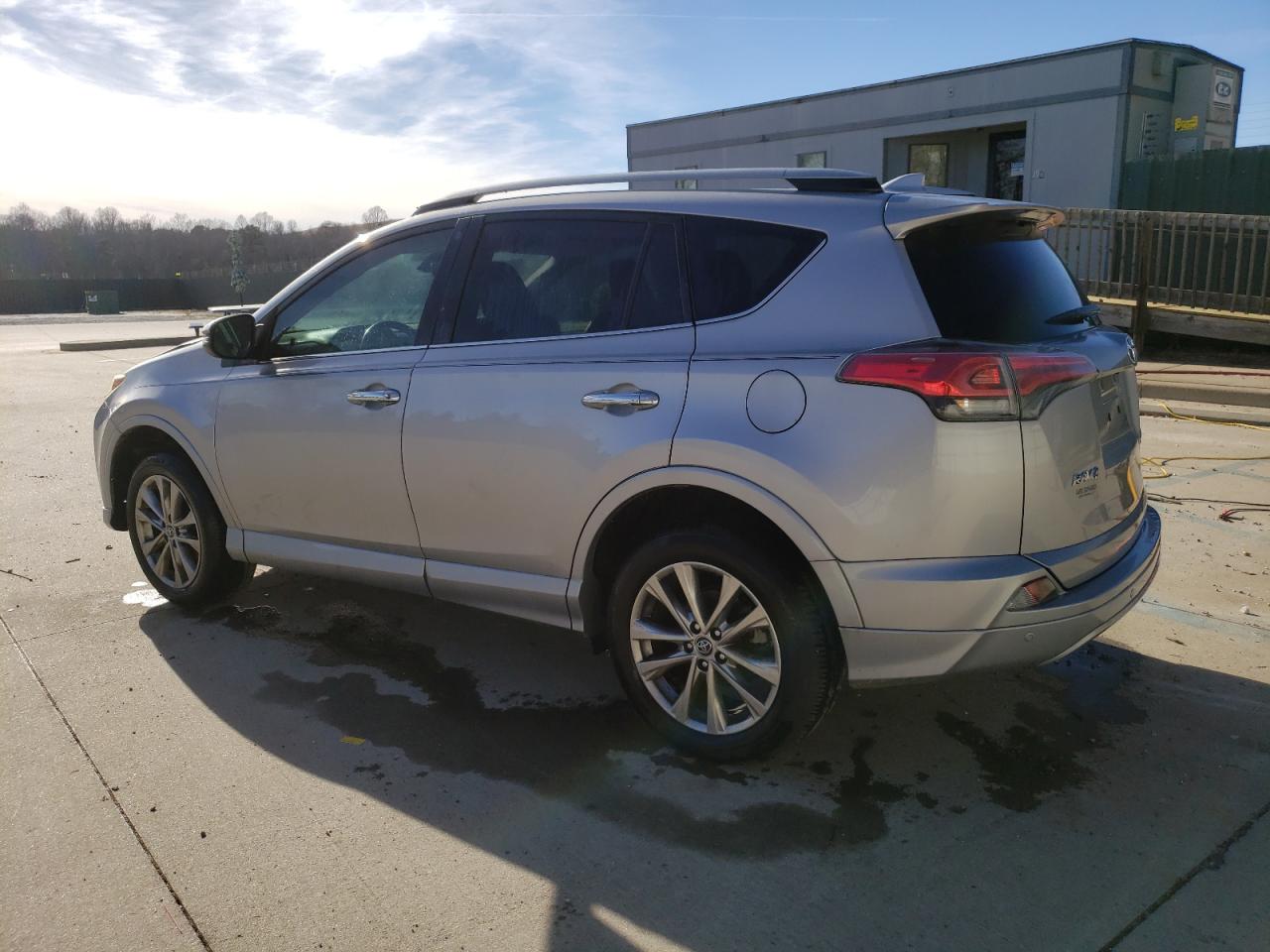 Obraz 2 z 2017 TOYOTA RAV4 LIMITED 2017 z VIN 2T3DFREV9HW564245