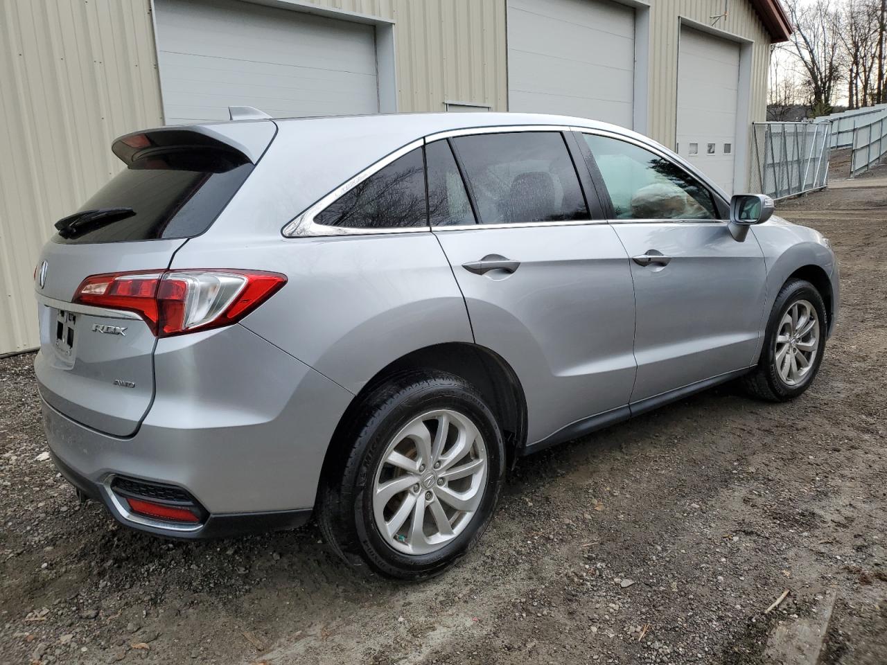 Obraz 3 z 2018 ACURA RDX  2018 z VIN 5J8TB4H31JL015850