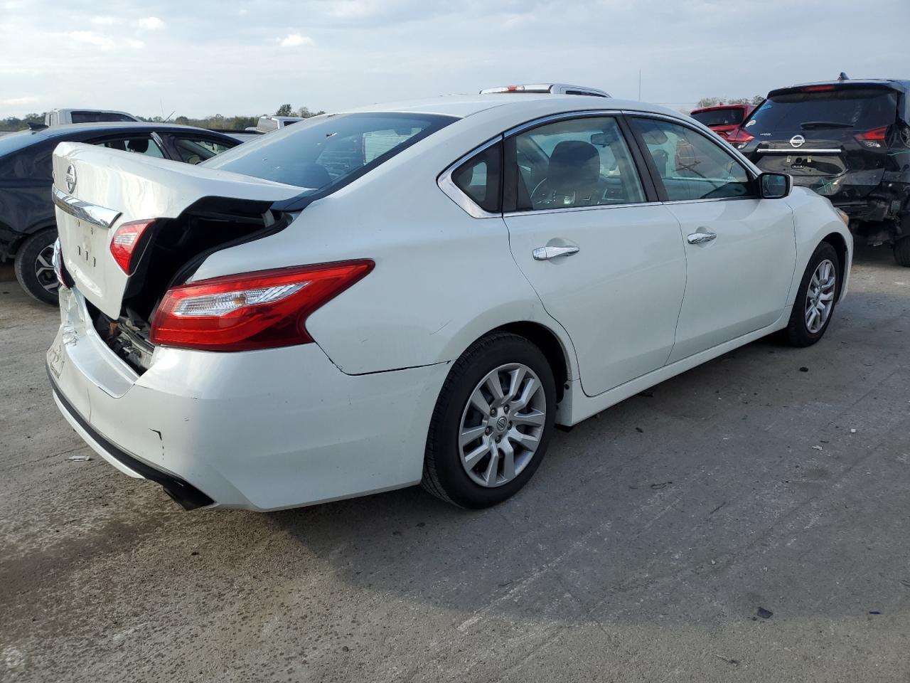 Obraz 3 z 2016 NISSAN ALTIMA 2.5 2016 z VIN 1N4AL3AP0GN359828