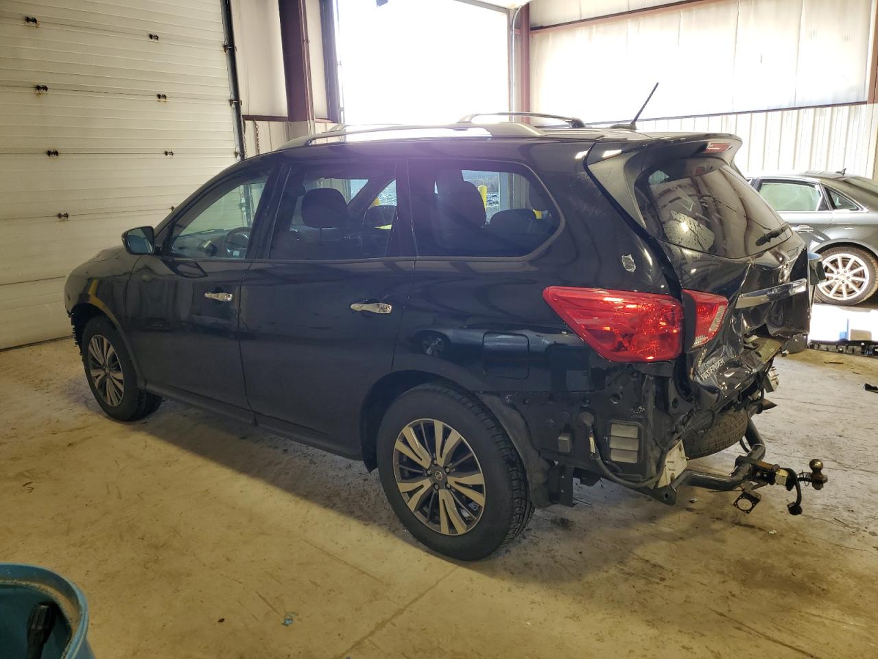 Изображение 2 2018 NISSAN PATHFINDER S 2018 с VIN 5N1DR2MM5JC608060