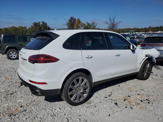 Obraz 3 z 2017 PORSCHE CAYENNE  2017 z VIN WP1AA2A25HKA83744