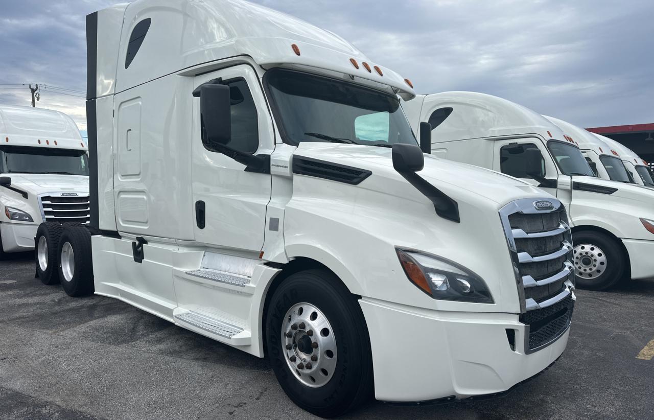 Image 1 of 2018 FREIGHTLINER CASCADIA 126  2018 with VIN 3AKJHHDR3JSJZ5657