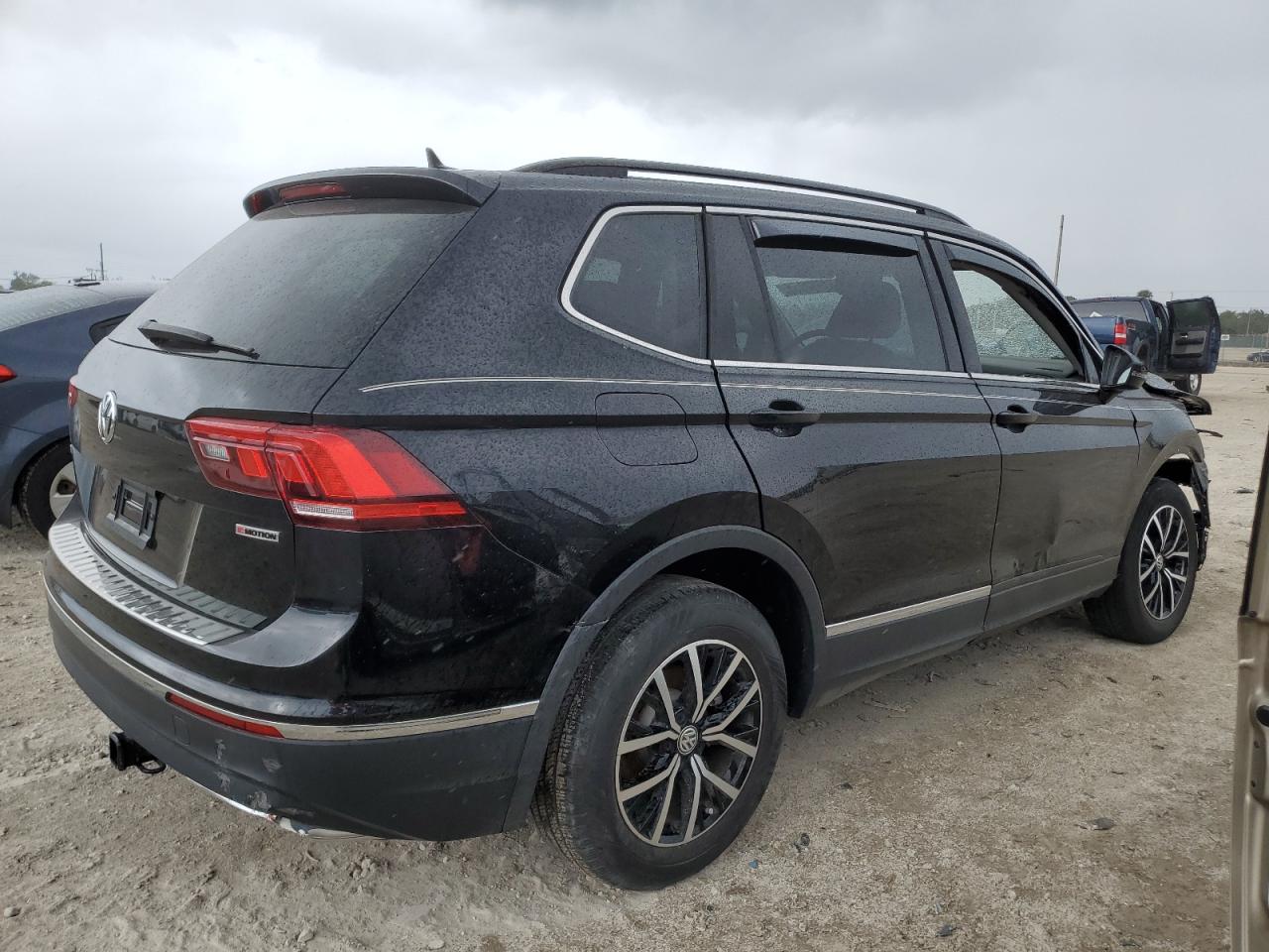 Image 3 of 2021 VOLKSWAGEN TIGUAN SE 2021 with VIN 3VV2B7AXXMM128385