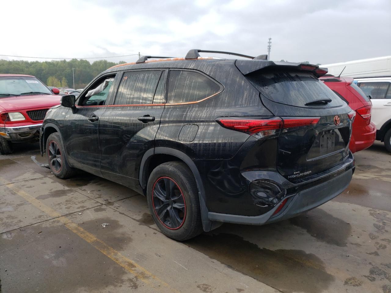 Image 2 of 2021 TOYOTA HIGHLANDER XLE 2021 with VIN 5TDHZRBH2MS125892