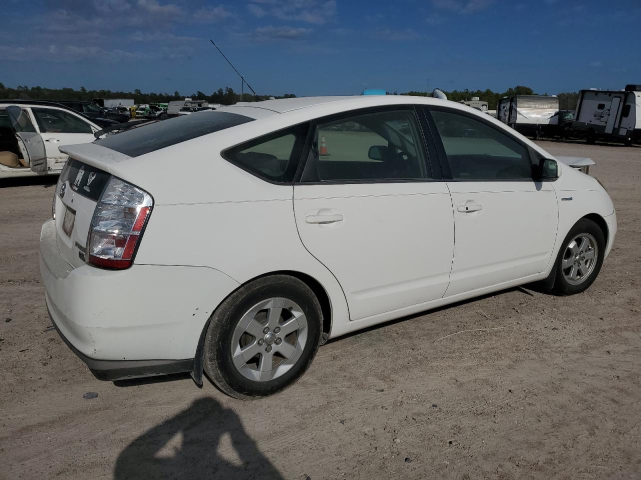 Image 3 of 2008 TOYOTA PRIUS  2008 with VIN JTDKB20U983404264