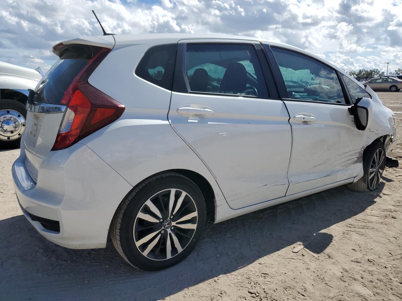 Image 3 of 2018 HONDA FIT EX 2018 with VIN 3HGGK5H85JM736500